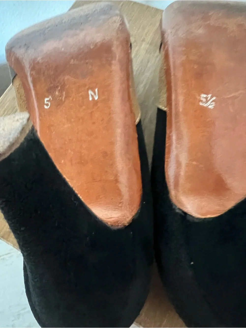 Vintage 60’s suede leather pumps Rosina Ferragamo Schiavone Athens Greece